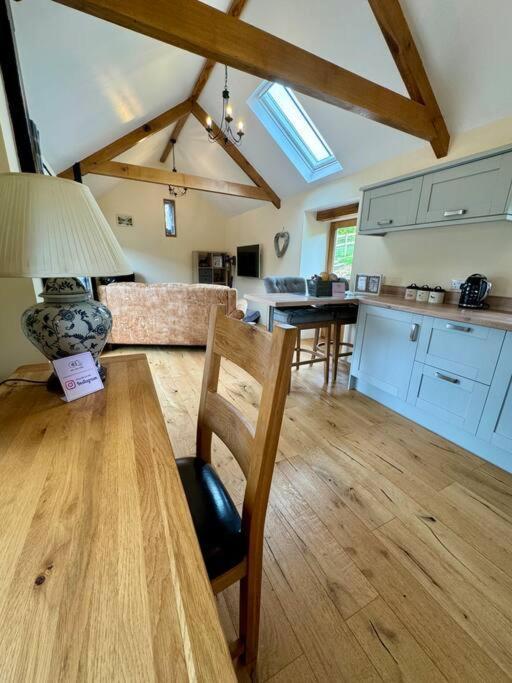 The Paws And Wander Hideaway Villa Mitchel Troy Esterno foto